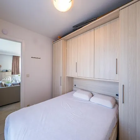 Daire Romantic Getaway With Terrace, Cleaning Included Middelkerke